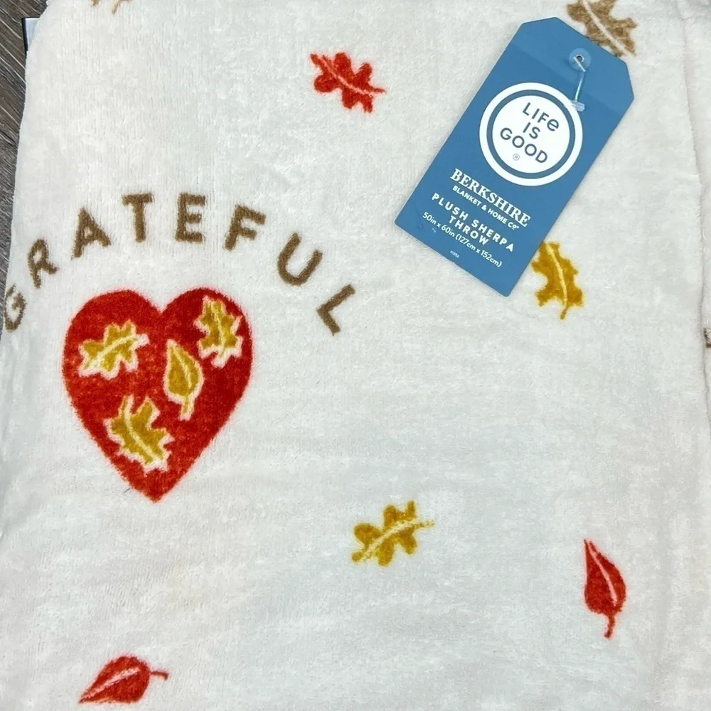 Life is good - ‘Grateful’ Sherpa lined throw. 50 x 60“. NWT. Firm!